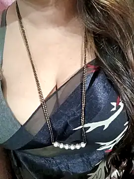 Snapshot of Beautyy38 chatting on 11/11/25, 03:06 Beautyy38 online show from 11/11/25, 03:06