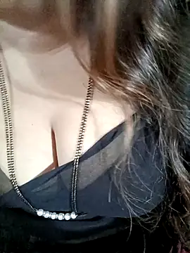 Snapshot of Beautyy38 chatting on 11/17/25, 03:23 Beautyy38 online show from 11/17/25, 03:23