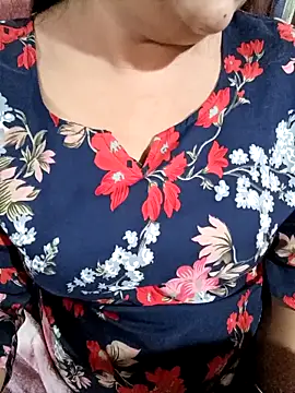 Snapshot of Beautyy38 chatting on 11/18/25, 03:12 Beautyy38 online show from 11/18/25, 03:12