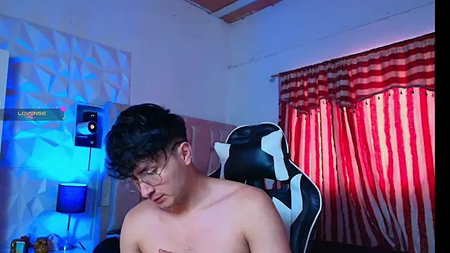 Snapshot of santyago_taylor chatting on 01/16/25, 07:20 santyago taylor online show from 01/16/25, 07:20