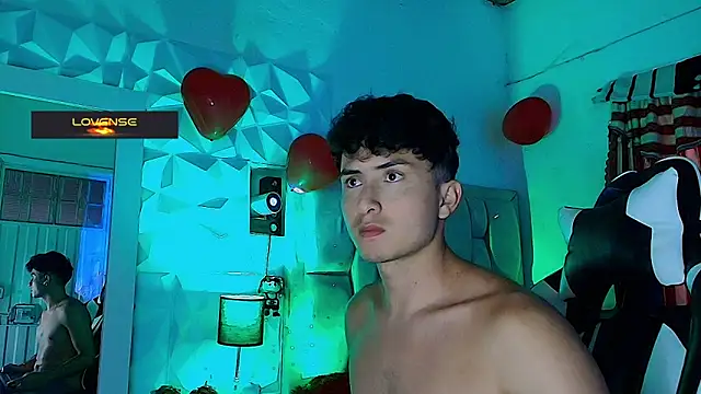 Snapshot of santyago_taylor chatting on 03/05/25, 07:17 santyago taylor online show from 03/05/25, 07:17