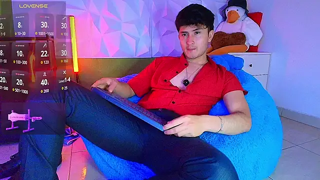 Snapshot of santyago_taylor chatting on 09/30/25, 06:35 santyago taylor online show from 09/30/25, 06:35