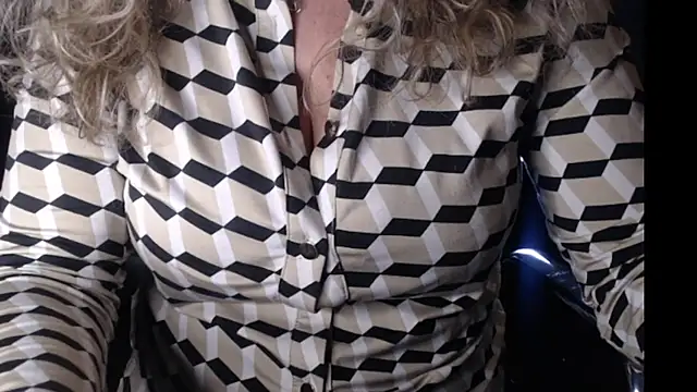 JenniLowen online show from 01/10/25, 06:28