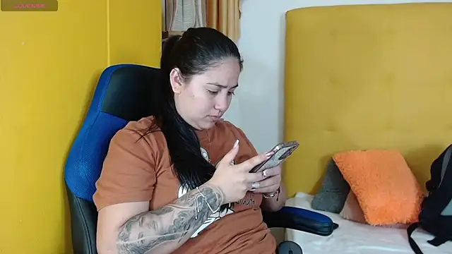 Snapshot of lizzaxs chatting on 03/04/25, 02:10 lizzaxs online show from 03/04/25, 02:10