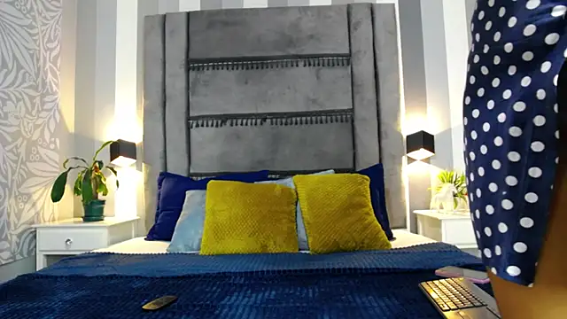 Snapshot of Julianewell chatting on 01/27/25, 12:26 Julianewell online show from 01/27/25, 12:26