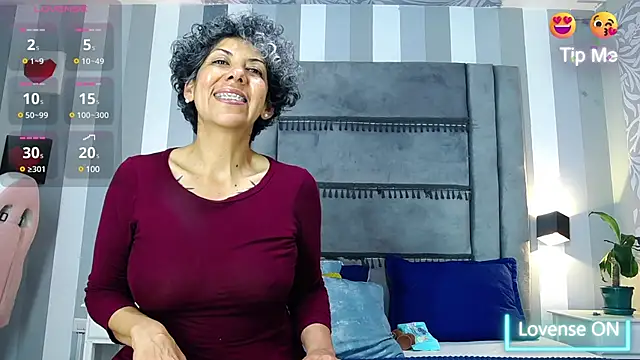 Snapshot of Julianewell chatting on 02/08/25, 06:33 Julianewell online show from 02/08/25, 06:33