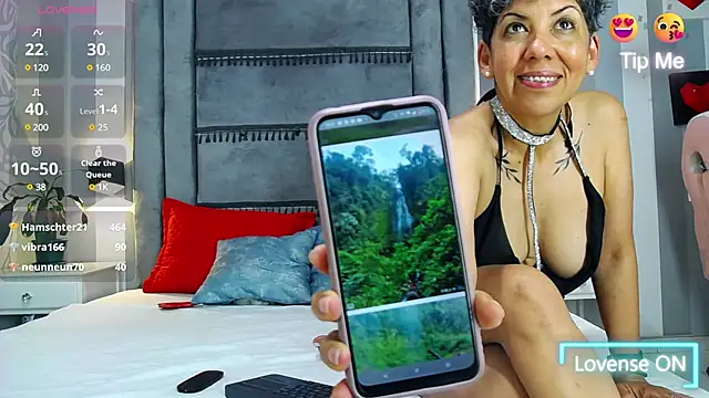 Snapshot of Julianewell chatting on 03/05/25, 03:29 Julianewell online show from 03/05/25, 03:29