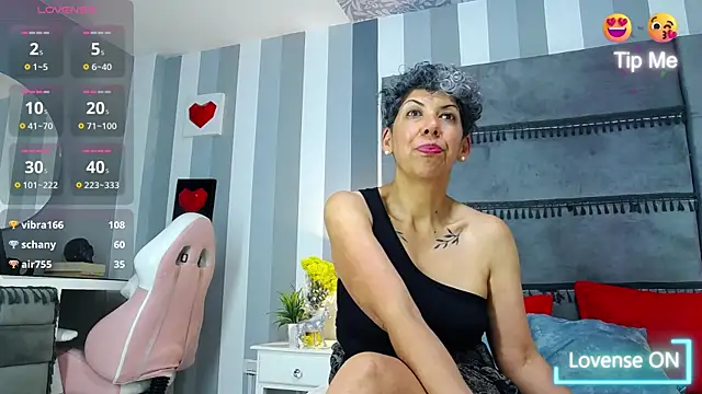 Snapshot of Julianewell chatting on 03/12/25, 03:51 Julianewell online show from 03/12/25, 03:51