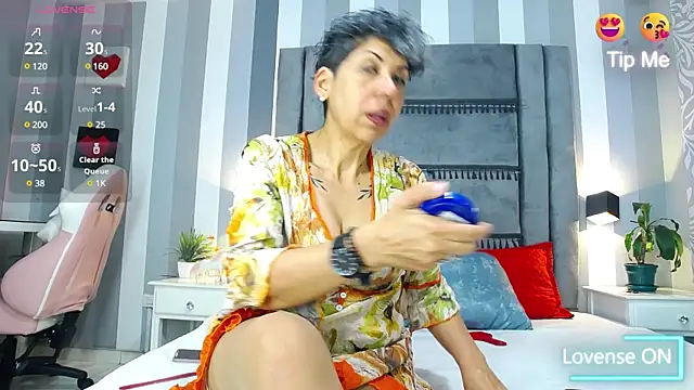 Snapshot of Julianewell chatting on 03/19/25, 12:34 Julianewell online show from 03/19/25, 12:34