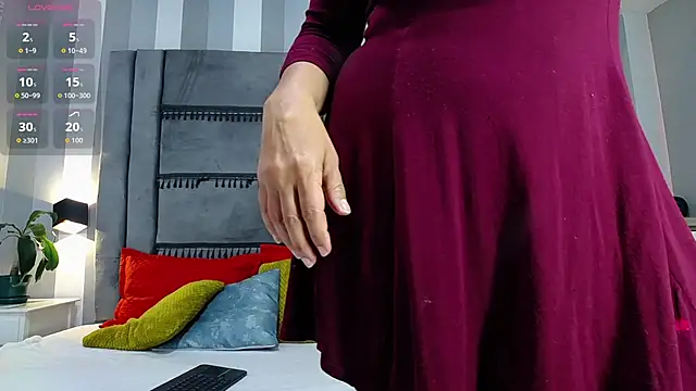 Snapshot of Julianewell chatting on 10/14/25, 01:01 Julianewell online show from 10/14/25, 01:01