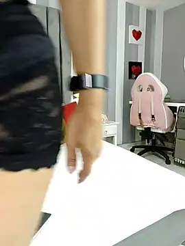 Snapshot of Julianewell chatting on 11/15/25, 12:34 Julianewell online show from 11/15/25, 12:34