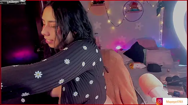 kiki cavilll online show from 10/27/25, 02:54