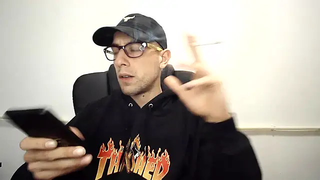 Snapshot of mikealcorleone chatting on 12/15/24, 08:36 mikealcorleone online show from 12/15/24, 08:36