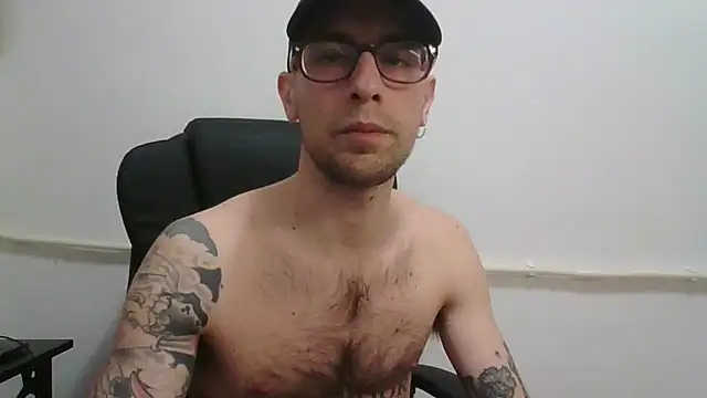 Snapshot of mikealcorleone chatting on 01/18/25, 12:35 mikealcorleone online show from 01/18/25, 12:35