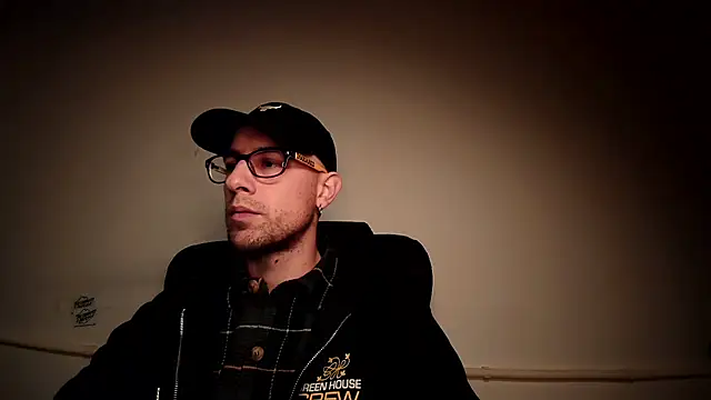 Snapshot of mikealcorleone chatting on 01/19/25, 12:28 mikealcorleone online show from 01/19/25, 12:28