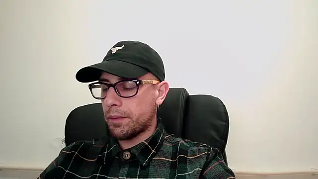 Snapshot of mikealcorleone chatting on 01/21/25, 11:02 mikealcorleone online show from 01/21/25, 11:02