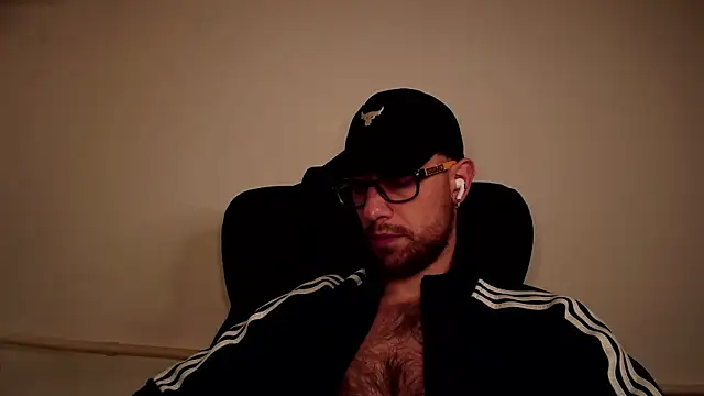 Snapshot of mikealcorleone chatting on 02/13/25, 10:11 mikealcorleone online show from 02/13/25, 10:11