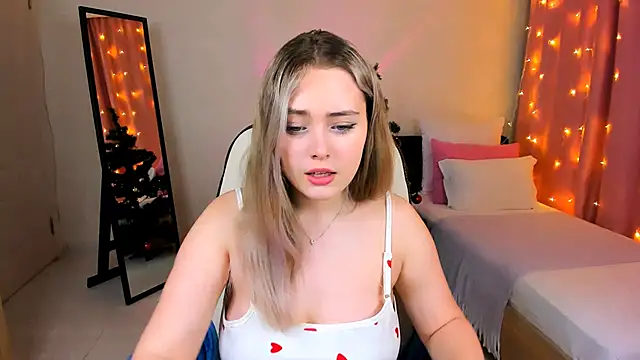 Snapshot of Rose_Sweetiee chatting on 12/21/24, 02:58 Rose Sweetiee online show from 12/21/24, 02:58