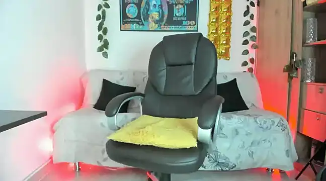 Snapshot of mikee_scooth chatting on 01/11/25, 01:06 mikee scooth online show from 01/11/25, 01:06