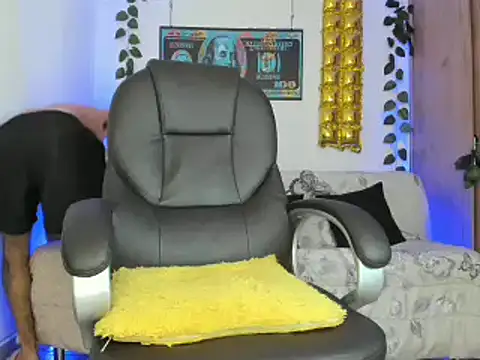 Snapshot of mikee_scooth chatting on 01/14/25, 03:47 mikee scooth online show from 01/14/25, 03:47