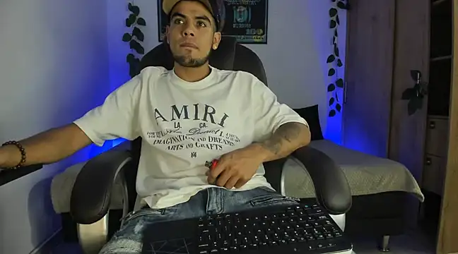 Snapshot of mikee_scooth chatting on 02/28/25, 02:20 mikee scooth online show from 02/28/25, 02:20