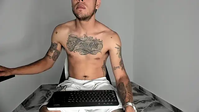 Snapshot of mikee_scooth chatting on 11/08/25, 04:40 mikee scooth online show from 11/08/25, 04:40