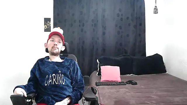 Snapshot of Sophia_and_Thomas chatting on 12/22/24, 11:22 Sophia and Thomas online show from 12/22/24, 11:22