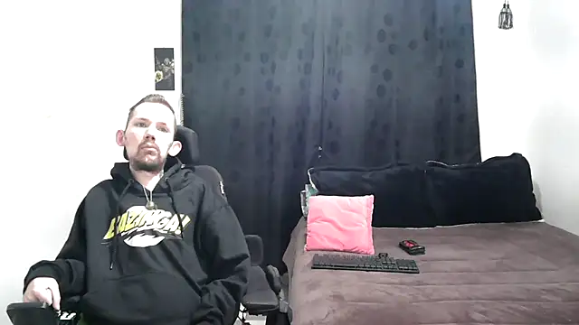 Snapshot of Sophia_and_Thomas chatting on 12/27/24, 11:06 Sophia and Thomas online show from 12/27/24, 11:06