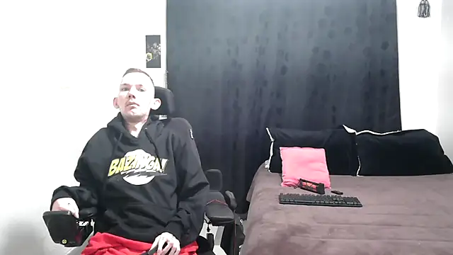 Snapshot of Sophia_and_Thomas chatting on 01/01/25, 12:33 Sophia and Thomas online show from 01/01/25, 12:33