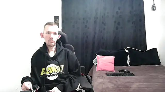 Snapshot of Sophia_and_Thomas chatting on 01/04/25, 12:16 Sophia and Thomas online show from 01/04/25, 12:16