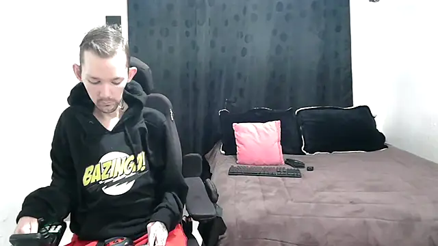 Snapshot of Sophia_and_Thomas chatting on 02/13/25, 11:50 Sophia and Thomas online show from 02/13/25, 11:50