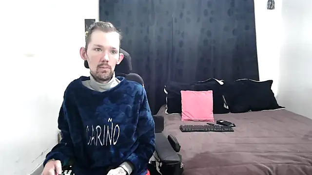 Snapshot of Sophia_and_Thomas chatting on 02/27/25, 09:43 Sophia and Thomas online show from 02/27/25, 09:43