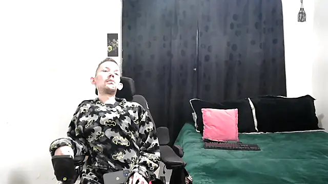 Snapshot of Sophia_and_Thomas chatting on 03/09/25, 09:57 Sophia and Thomas online show from 03/09/25, 09:57