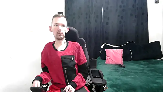 Snapshot of Sophia_and_Thomas chatting on 03/11/25, 09:56 Sophia and Thomas online show from 03/11/25, 09:56