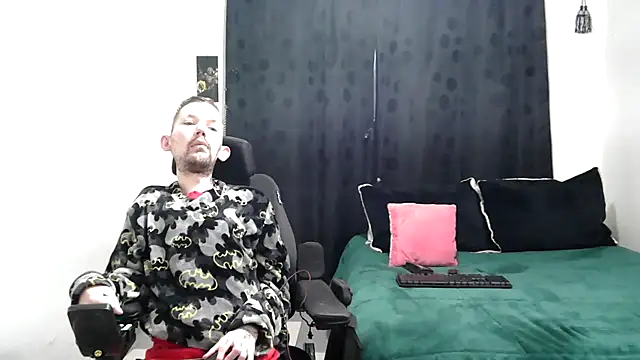 Snapshot of Sophia_and_Thomas chatting on 03/18/25, 10:14 Sophia and Thomas online show from 03/18/25, 10:14