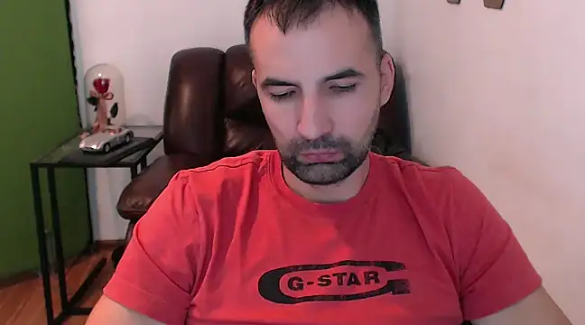 Snapshot of Leo_1617 chatting on 12/04/24, 03:32 Leo 1617 online show from 12/04/24, 03:32