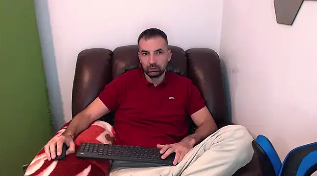 Snapshot of Leo_1617 chatting on 03/10/25, 04:14 Leo 1617 online show from 03/10/25, 04:14