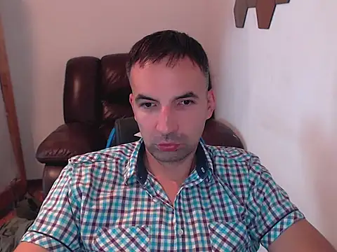 Snapshot of Leo_1617 chatting on 09/09/25, 01:54 Leo 1617 online show from 09/09/25, 01:54