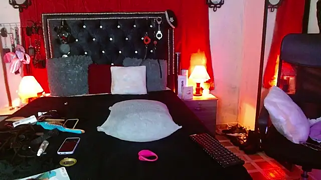 Snapshot of SamaraMartinez chatting on 10/10/25, 10:36 SamaraMartinez online show from 10/10/25, 10:36