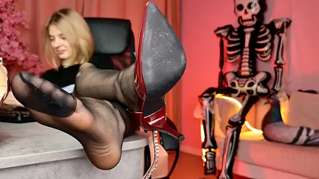 Snapshot of TinaDavil chatting on 10/21/25, 10:49 TinaDavil online show from 10/21/25, 10:49