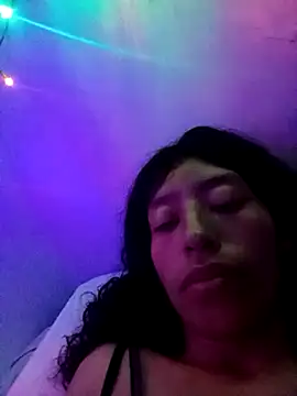 Snapshot of karolinee_66_ chatting on 12/17/24, 04:23 karolinee 66 online show from 12/17/24, 04:23