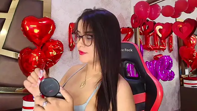 Snapshot of ZoehRoux chatting on 02/16/25, 04:31 ZoehRoux online show from 02/16/25, 04:31