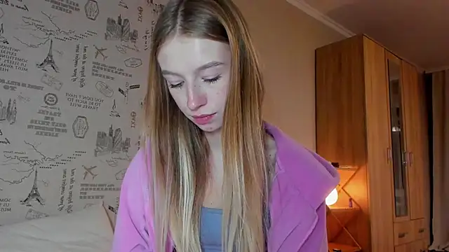 minidivaa  online show from 10/14/25, 10:32