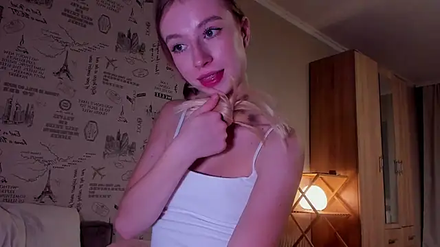 minidivaa  online show from 11/17/25, 10:59