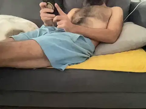 Snapshot of 4small4inchlol chatting on 10/15/25, 12:05 4small4inchlol online show from 10/15/25, 12:05