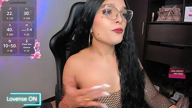 Snapshot of MeganDaviees chatting on 10/04/25, 01:36 MeganDaviees online show from 10/04/25, 01:36
