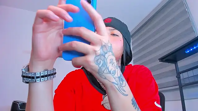 Gangster Girl online show from 11/12/25, 01:39