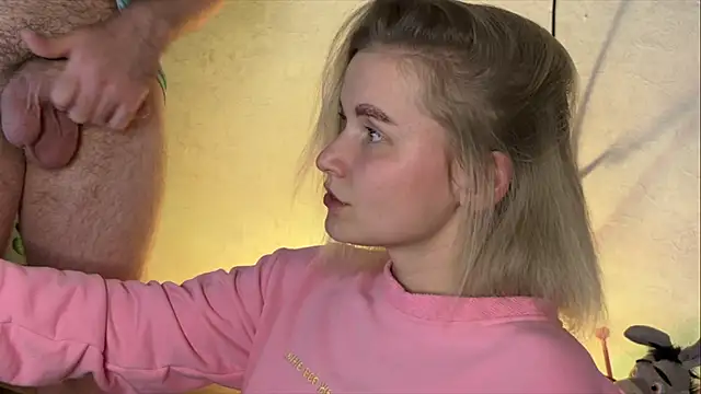 Snapshot of Adelovenick chatting on 03/21/25, 07:46 Adelovenick online show from 03/21/25, 07:46