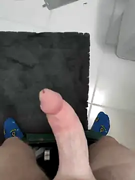 Snapshot of moaning4you95 chatting on 02/06/25, 07:40 moaning4you95 online show from 02/06/25, 07:40