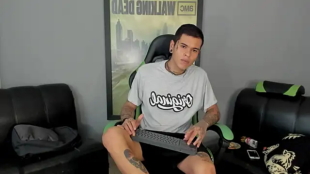 Snapshot of jamesinked_ chatting on 01/31/25, 06:36 jamesinked online show from 01/31/25, 06:36